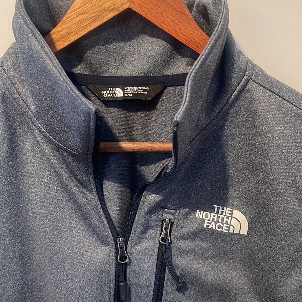Women’s Medium Northface Pullover - image 2